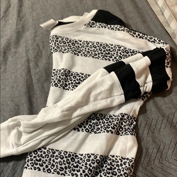 VS Pink Bundle long sleeves - Picture 3 of 8